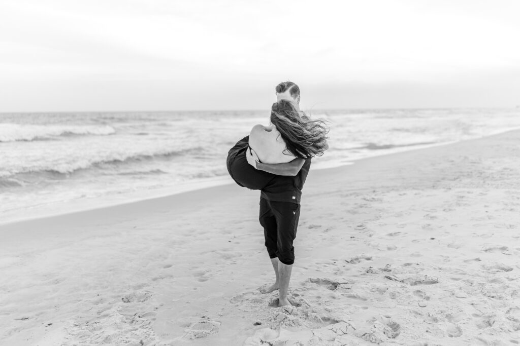 Black and white beach portrait for Fotos4Fosters testimonial