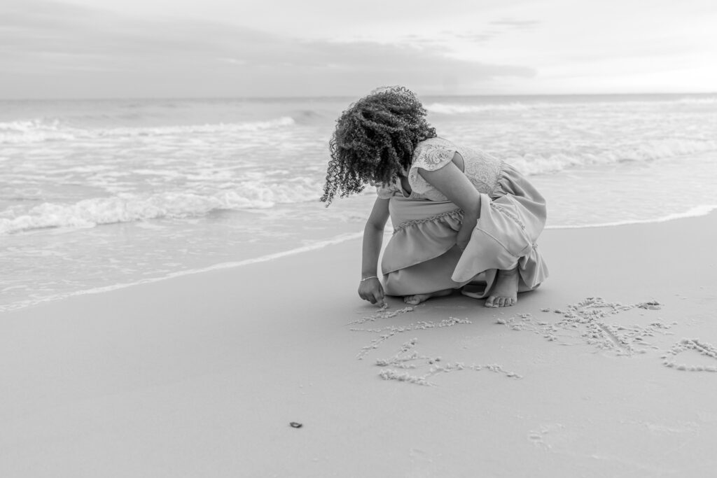 Black and white beach portrait for Fotos4Fosters testimonial